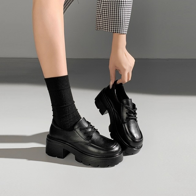 【送料無料】 ローファー 革靴 靴 シューズ ゴツゴツ 厚底 ローヒール 丸トゥ 編み上げ レースアップ 靴ひも バンド PU マット加工 エレガント 可愛い 大人可愛い きれいめ シンプル カジュアル シック コンサバ 華やか 大人 上品 おしゃれ レトロ 主役級 こなれ感 高見え 無地 オールシーズン シーズンレス 結婚式 二次会 パーティ お呼ばれ レディース 女性用 30代 40代 OL 通勤 デート お出かけ 女子会 休日 お茶会 授業参観 垢抜け デイリーユース 普段使い ファッション