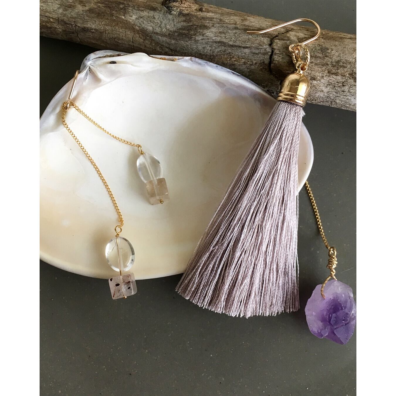 アメジストとクリアストーンのタッセルピアス