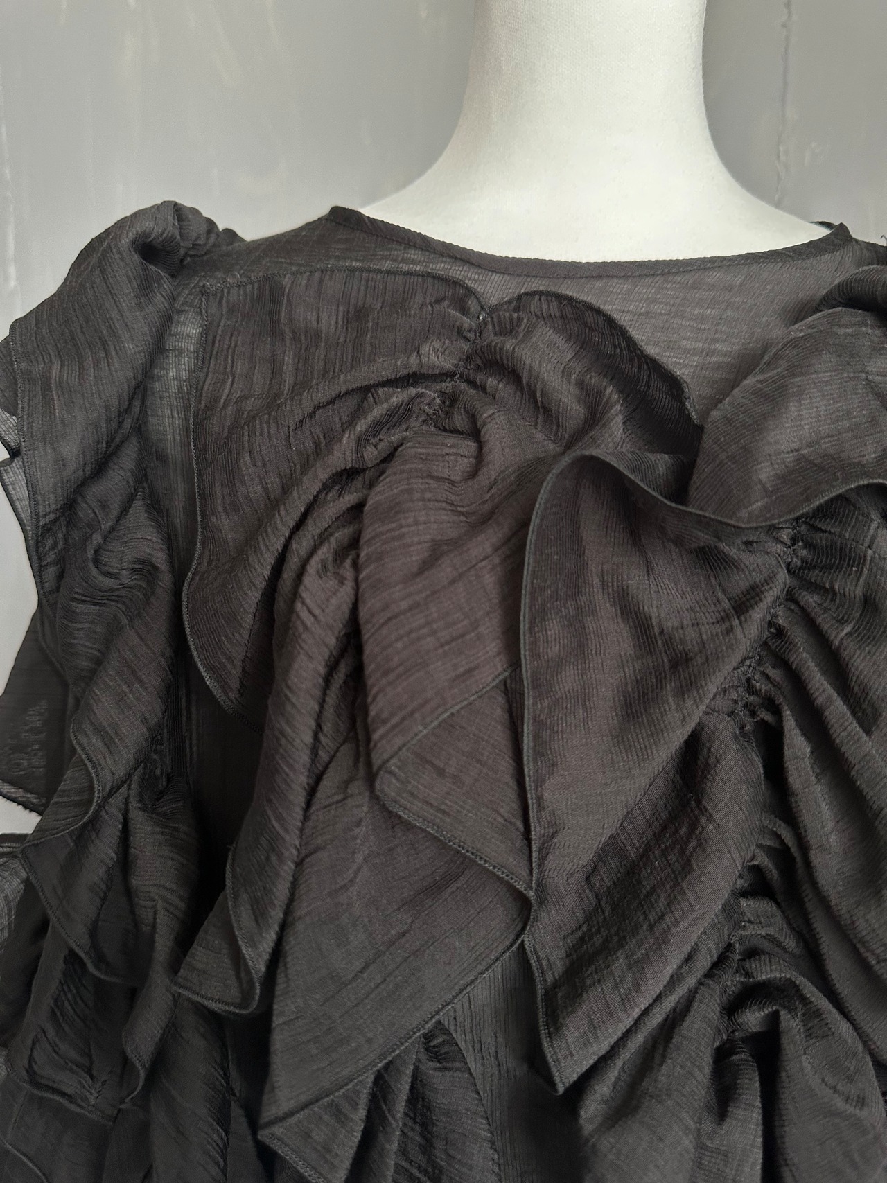 ラッフルセミシアーフリルBL／Black