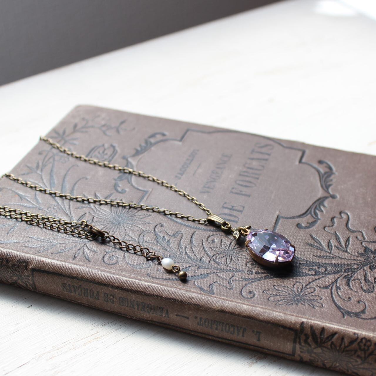 不思議な変色ガラス アレキサンドライト ヴィンテージ・スワロフスキー