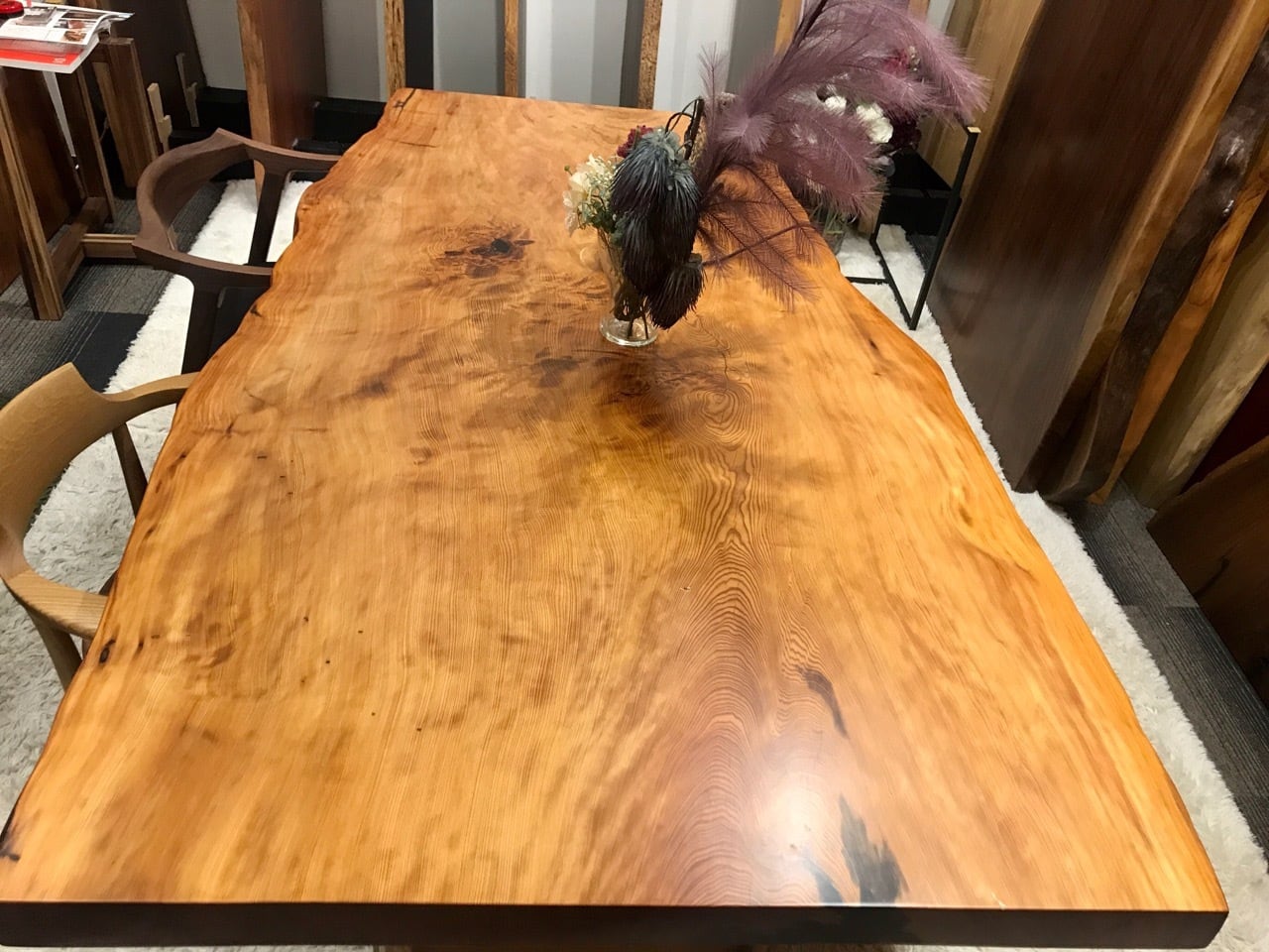 日光杉　　一枚板　テーブル　塗装済　天板のみ　　杉 日光杉 一枚板 ダイニングテーブル | LIVEEDGE