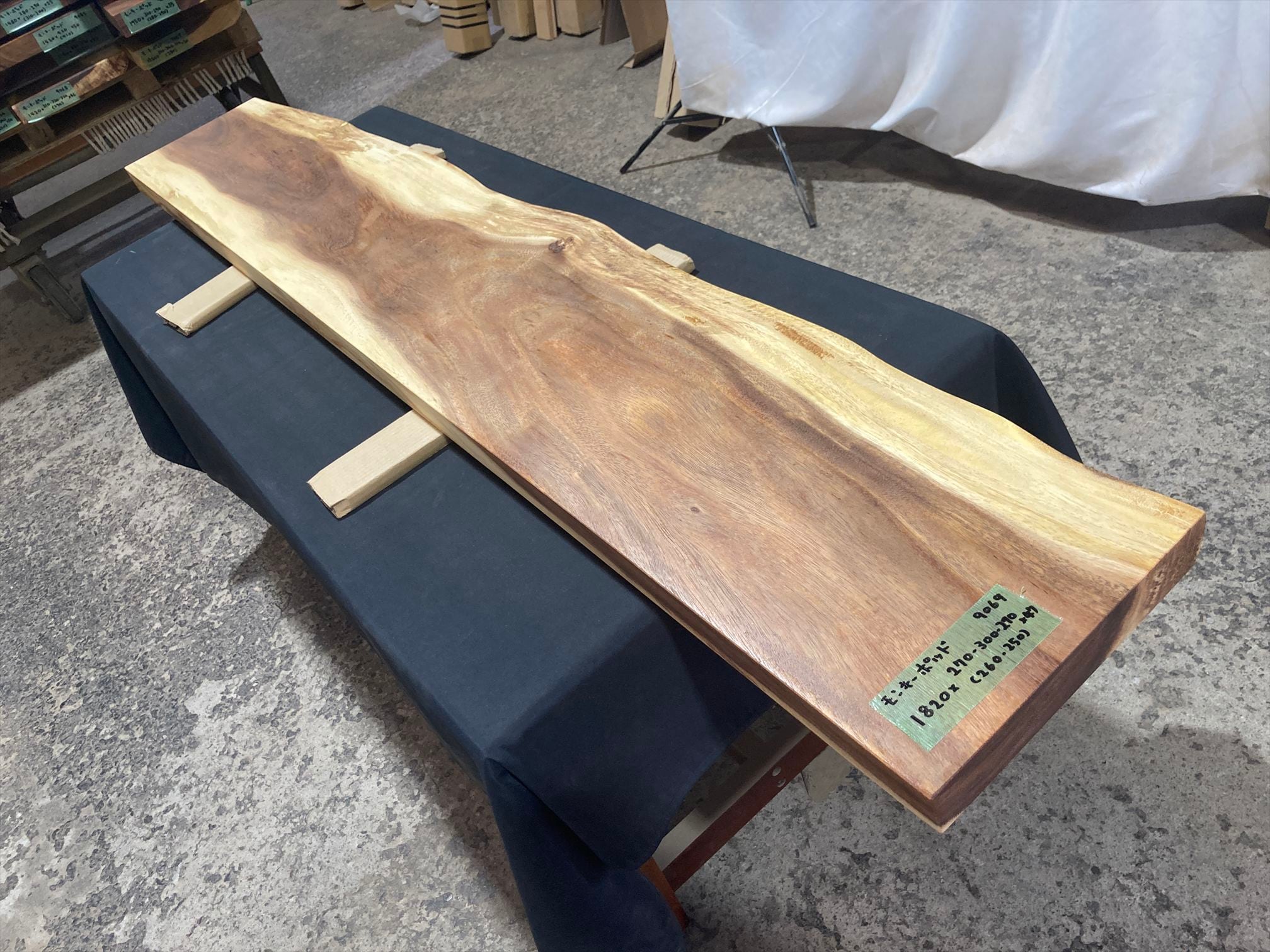 モンキーポッド9069 一枚板無垢 乾燥材 1820x270-300-270x47mm