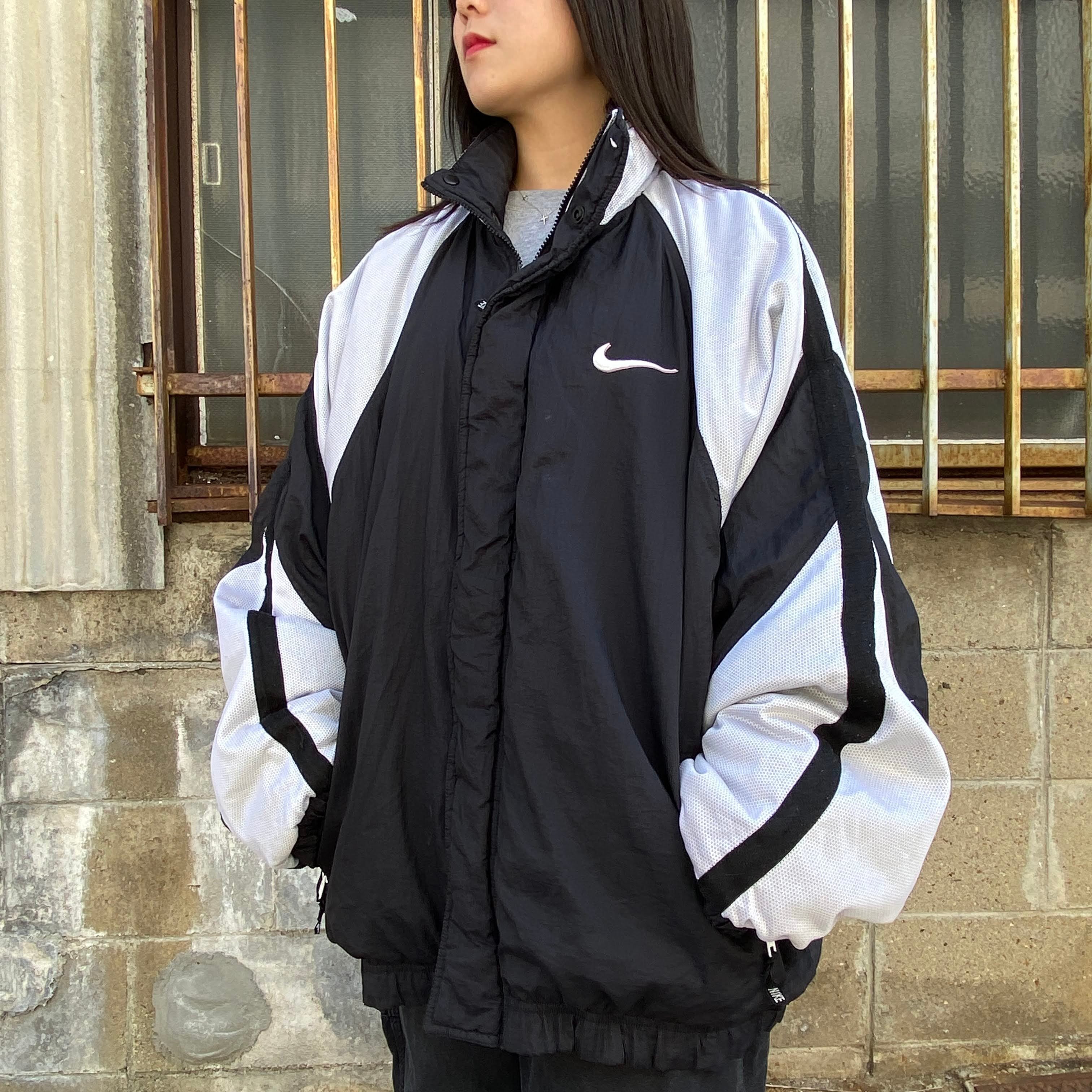 新品タグ付き☆NIKE☆アノラックパーカー☆黒M☆ナイロン