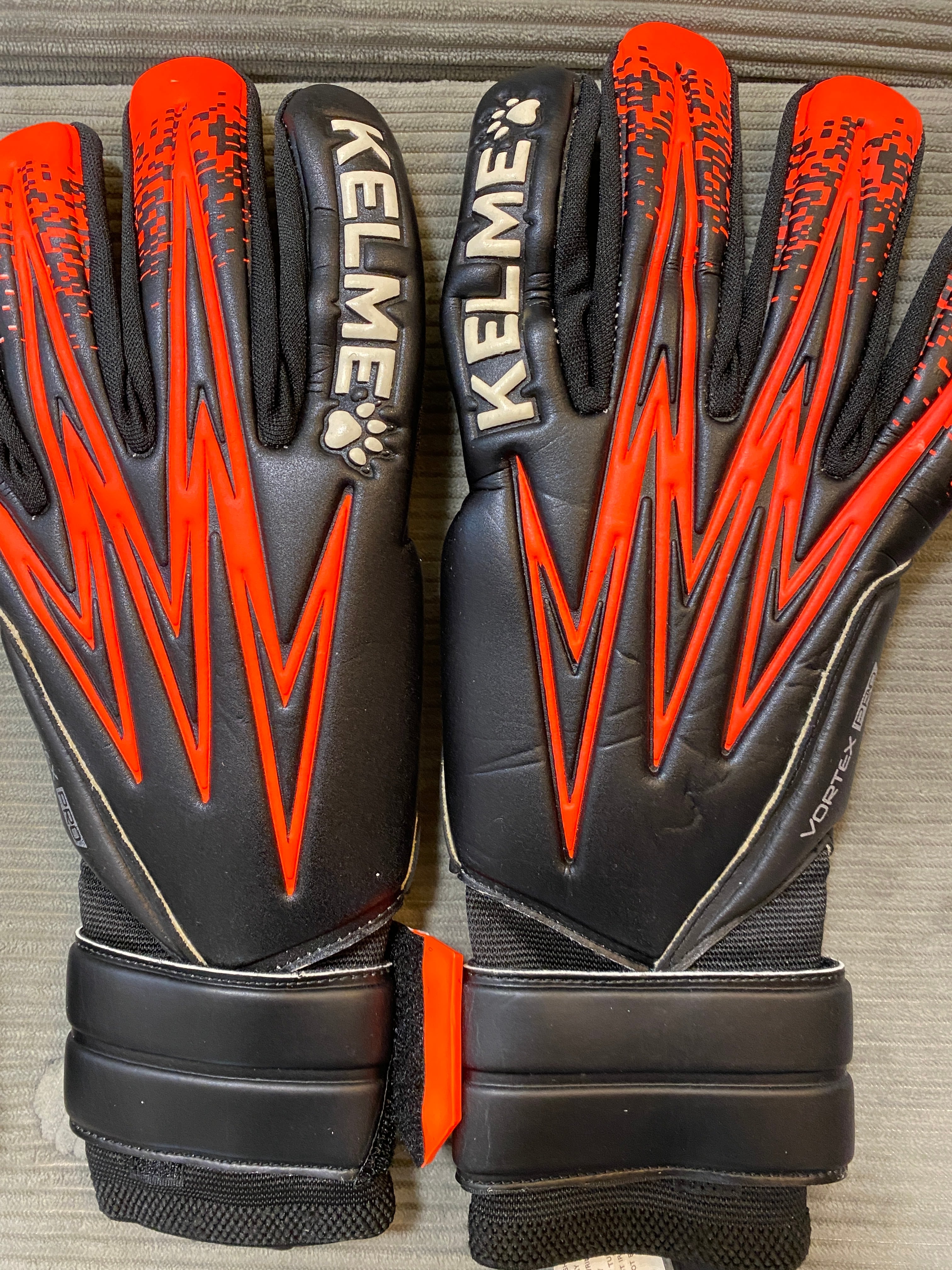 kelme / GKグローブ マッチ(ブラック×オレンジ) | MIZOAK SPORTS（ミ