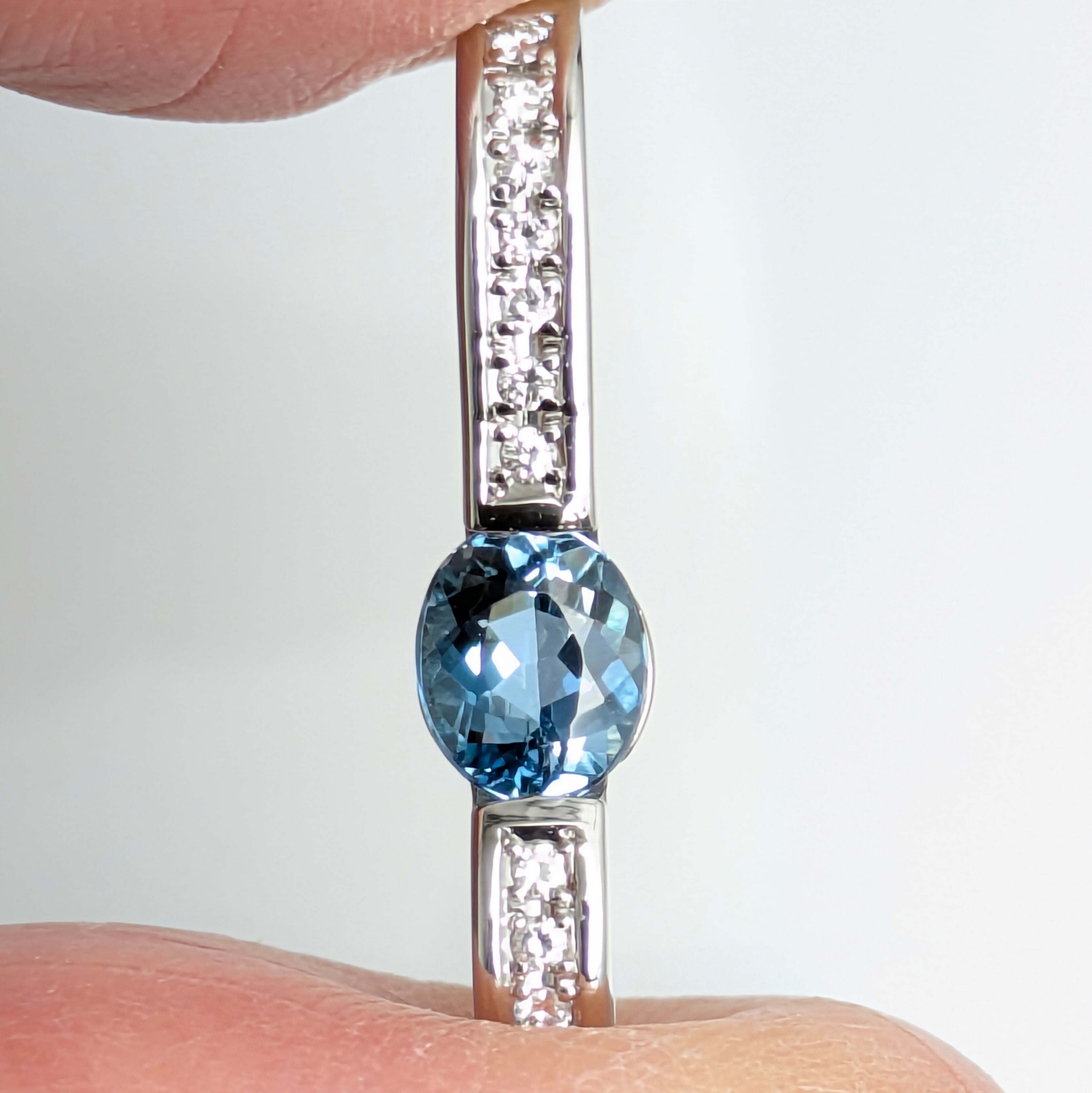 Pt900アクアマリンペンダントヘッド A 0.61ct D 0.07ct【PRO208790