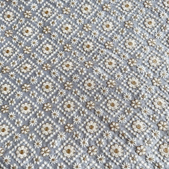 インド刺繍生地　デイジー　サックス　7161
