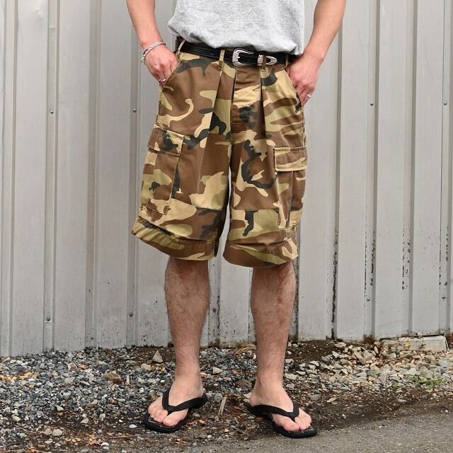 ANACHRONORM(アナクロノーム)なんかいい配色のTシャツと気分なカモ柄