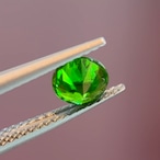 デマントイドガーネット 5.6x5.6x3.9mm,0.86ct, ロシア産