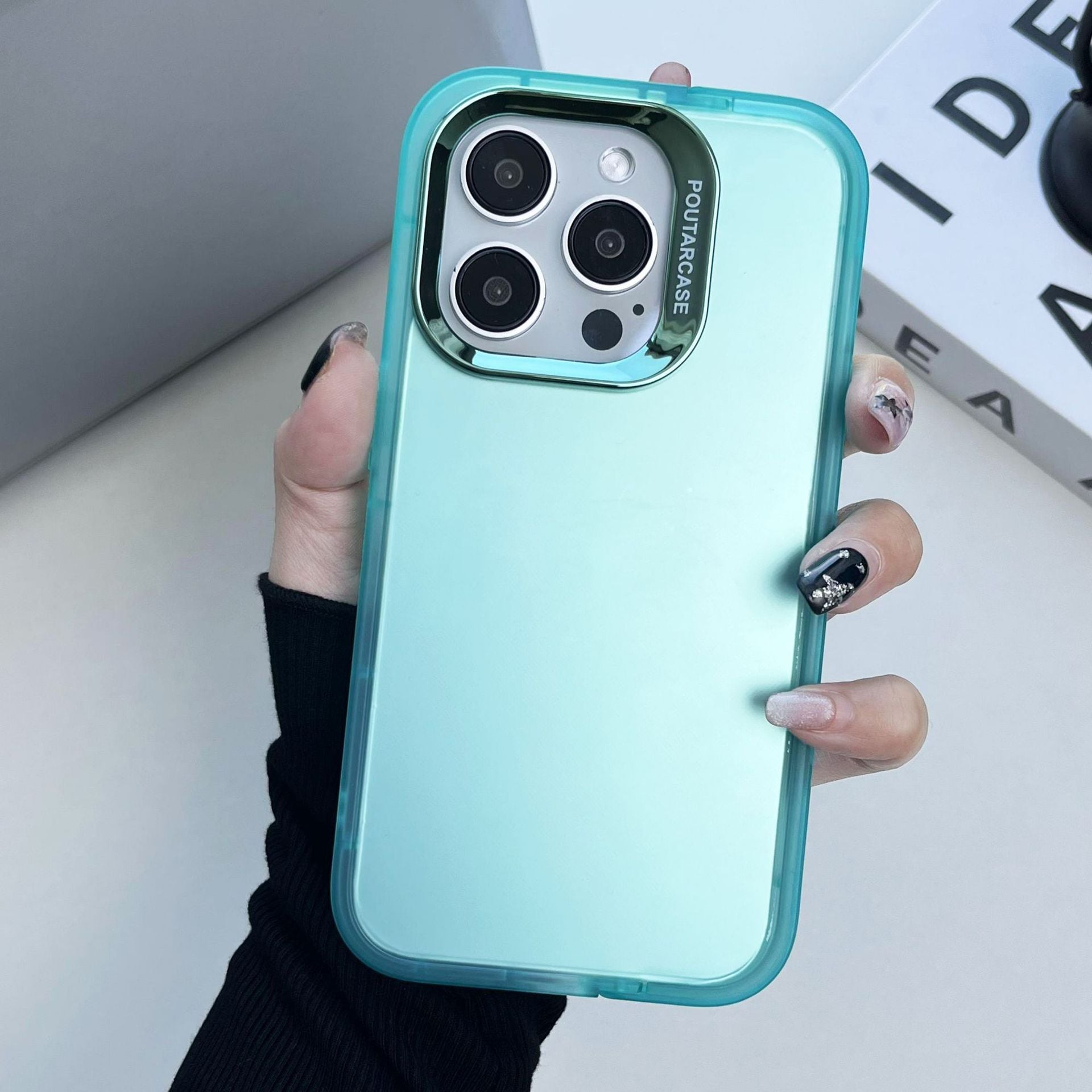 iPhone15対応】隠しスタンドあり◎半透明カラーケース 背面シルバー
