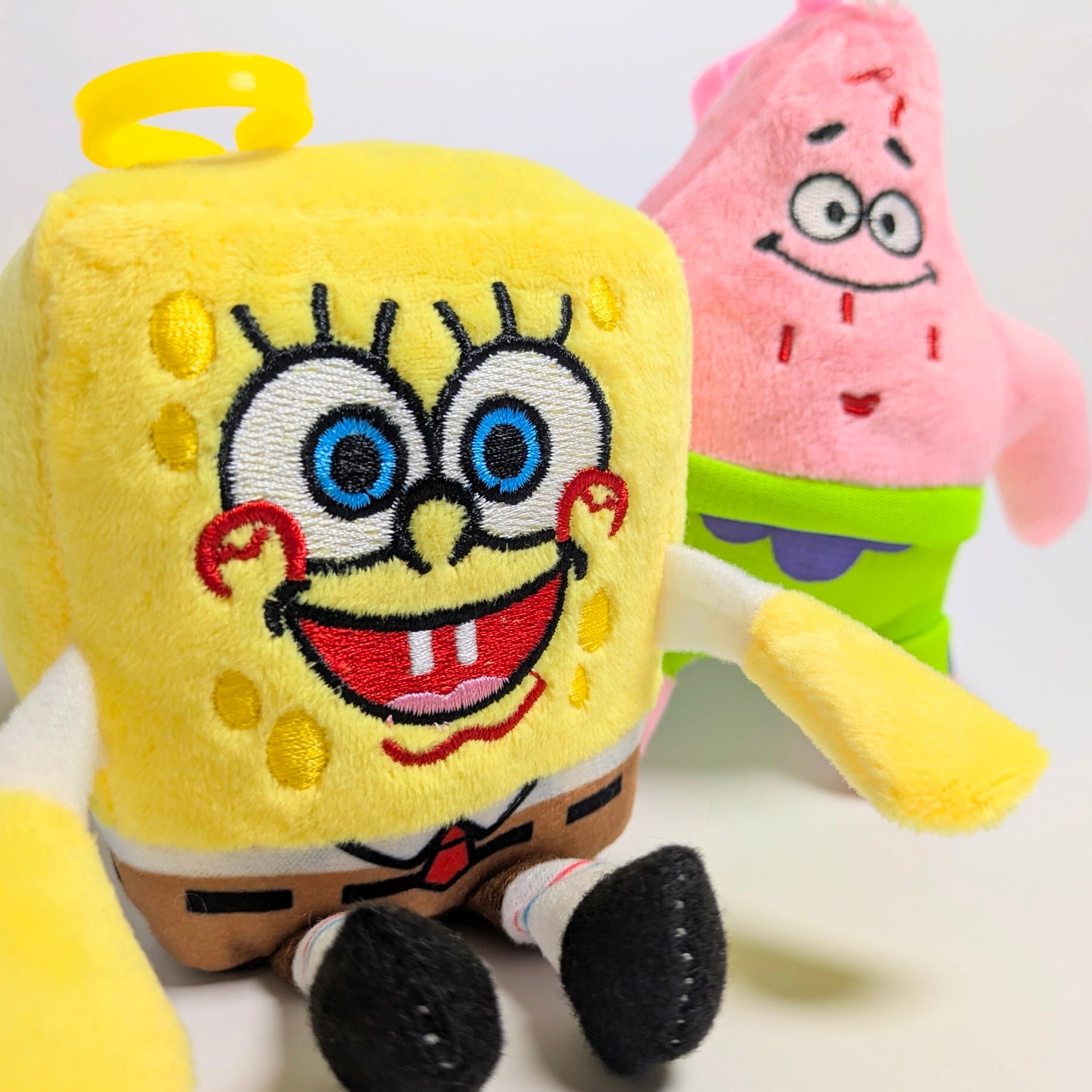 【 SpongeBob SquarePants ( スポンジボブスクエアパンツ ) 】 スポンジボブ / パトリック ぬいぐるみキーホルダー / プラッシュキーホルダー 〚アメリカン雑貨 アメトイ〛