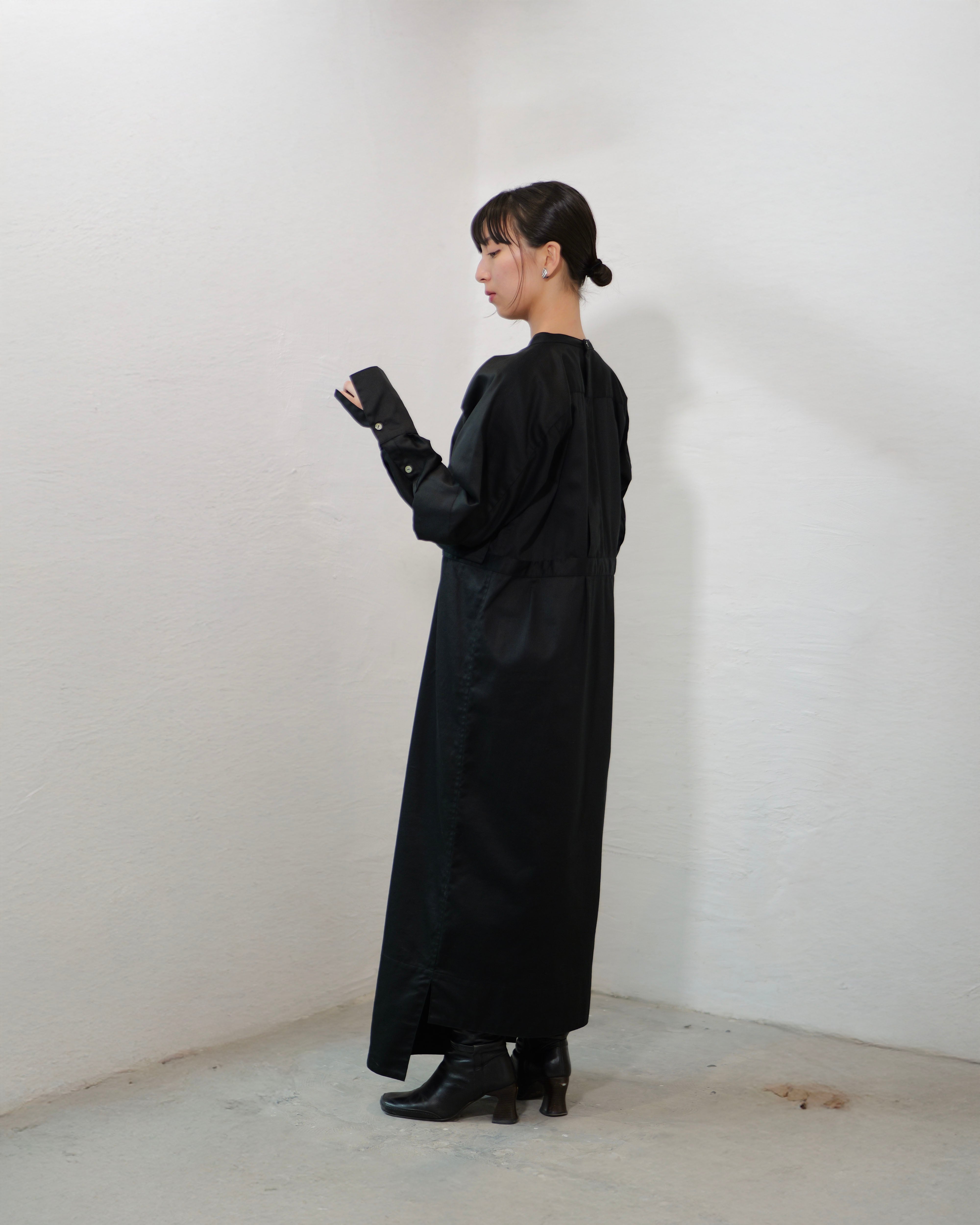 solar - Noren Dress ：Black｜コットンサテン／受注生産（モデル170cm