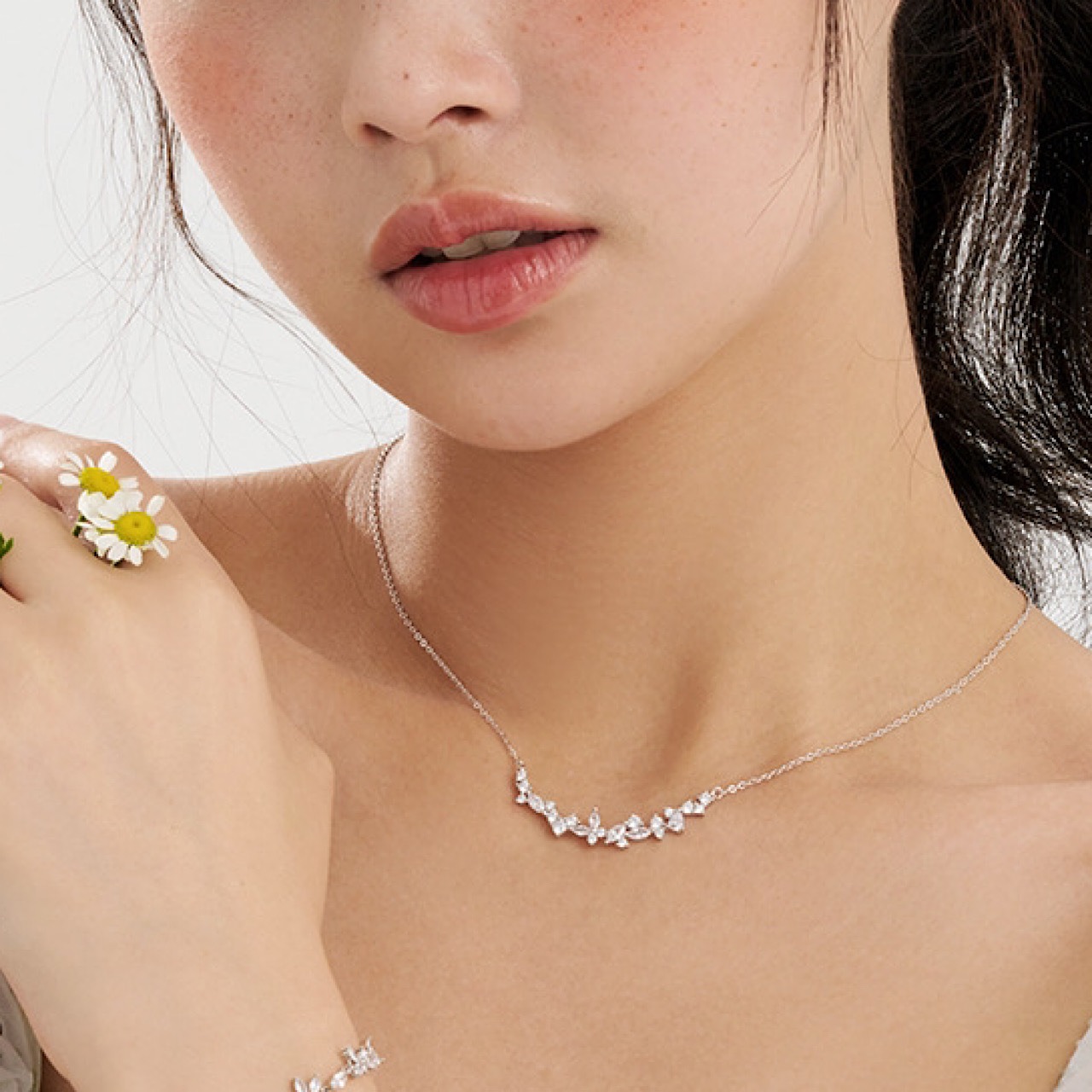 おしゃれ キラキラ フラワー シルバー ネックレス - 5