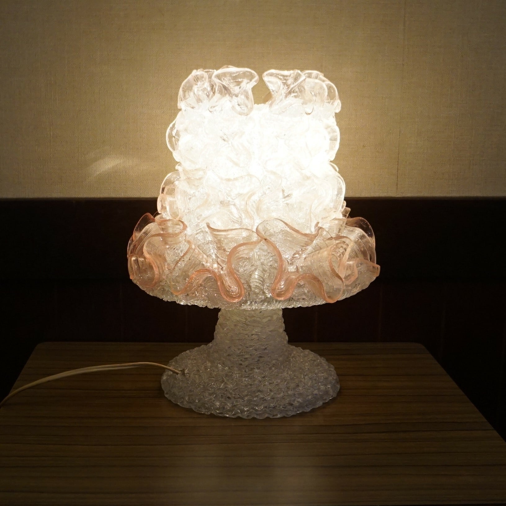 フリルのガラスのテーブルランプ | 純喫茶家具の村田商會