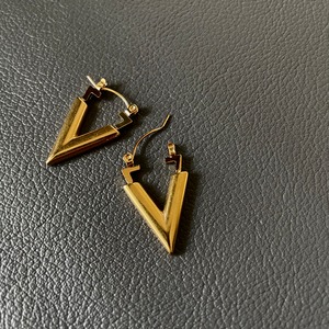 V-shape Pierce / 金属アレルギー対応
