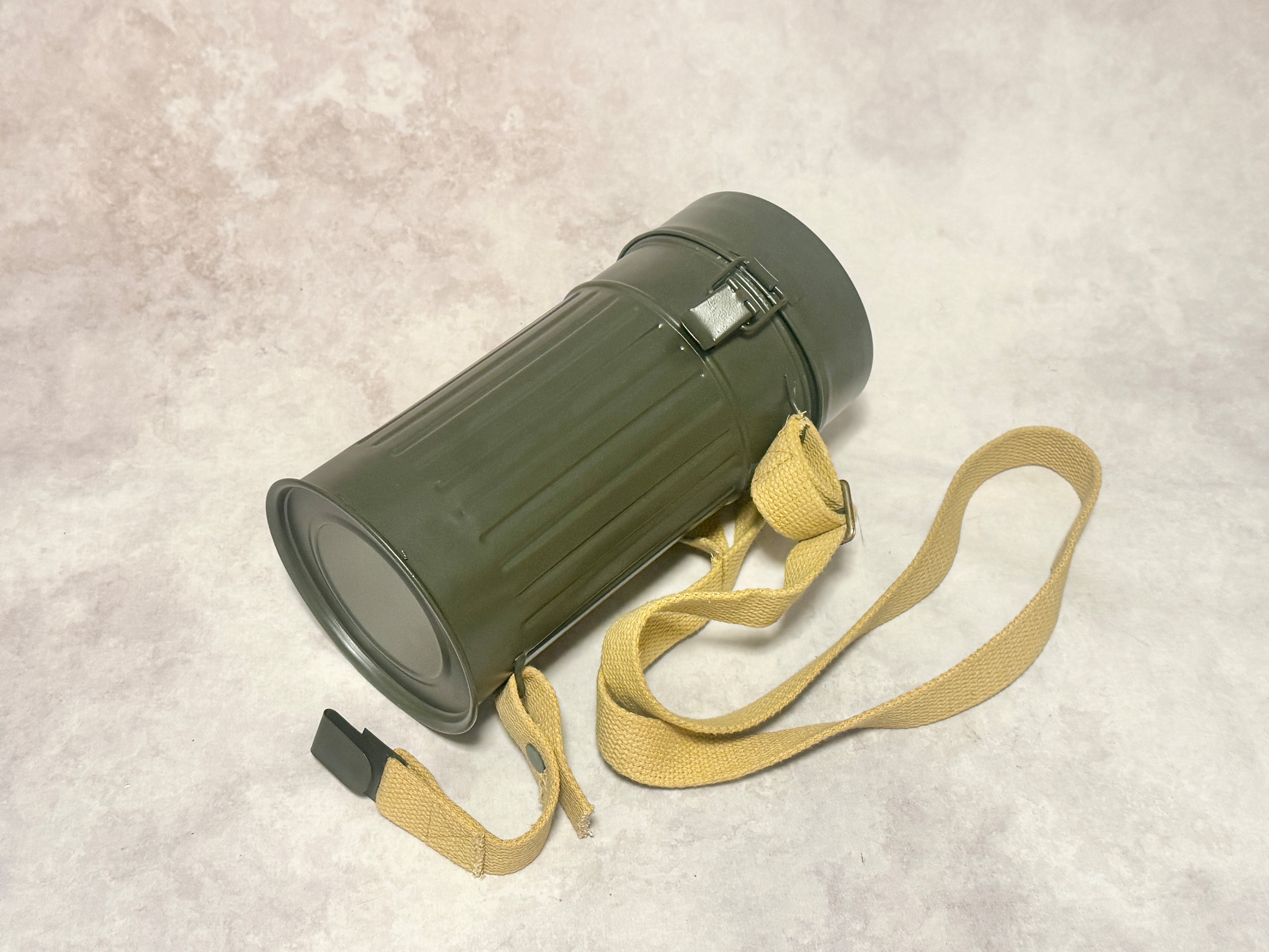 WWIIドイツ軍 M30ガスマスクコンテナ 35年型（収納缶