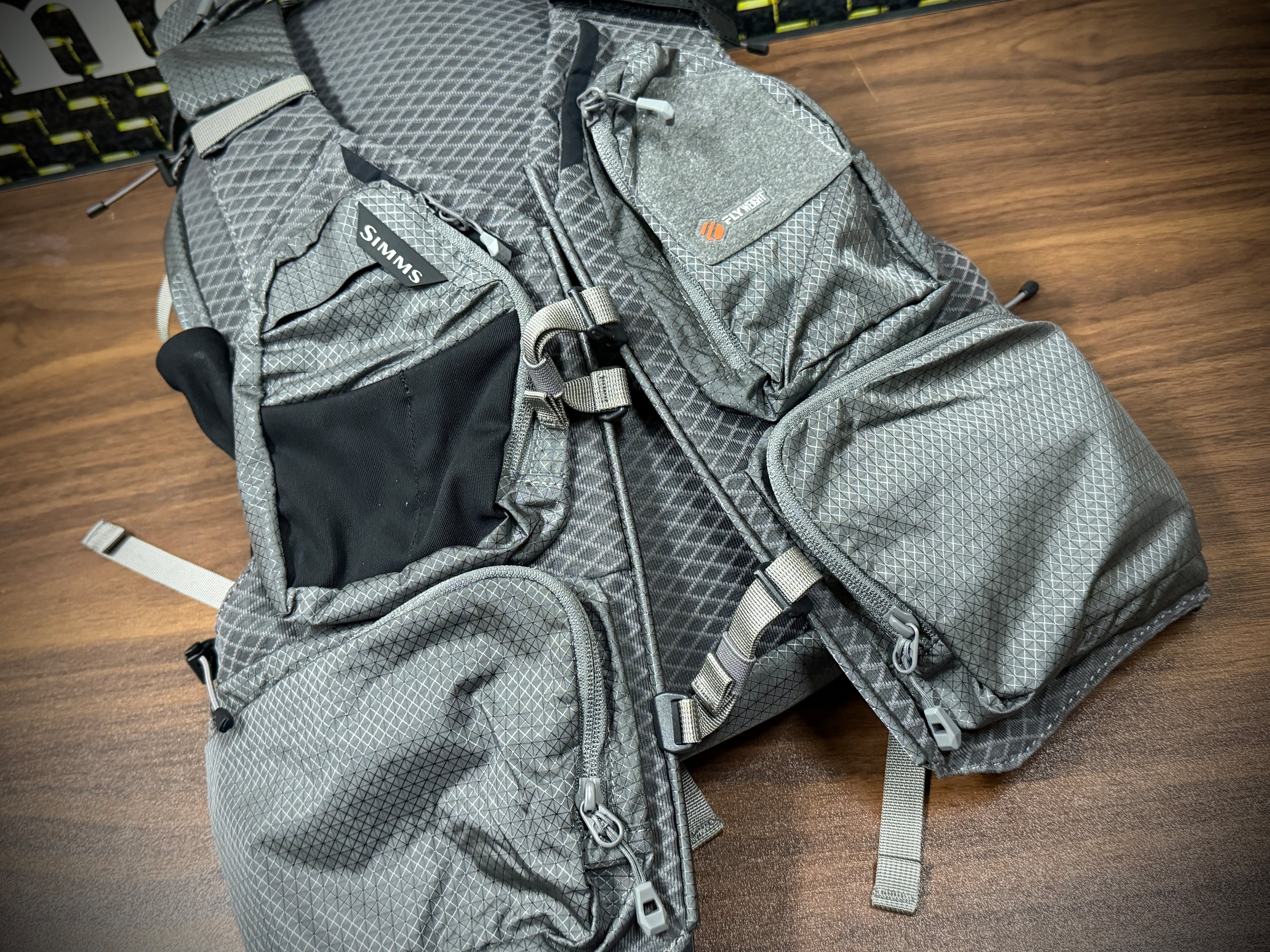 SIMMS Flyweight Vest Pack | Fishing Tackle BLUE MARLIN