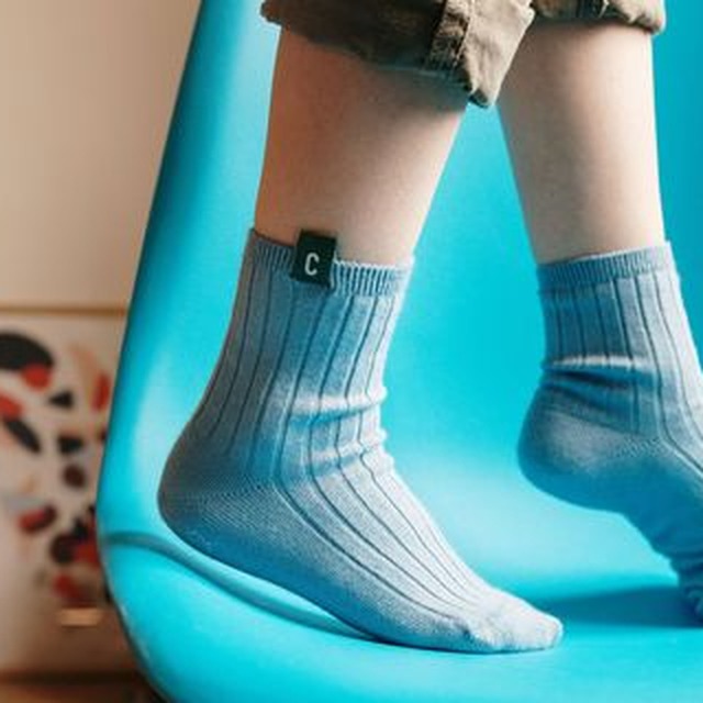 Collegien - Cyril Ribbed Ankle Socks with C Label / Sorbet