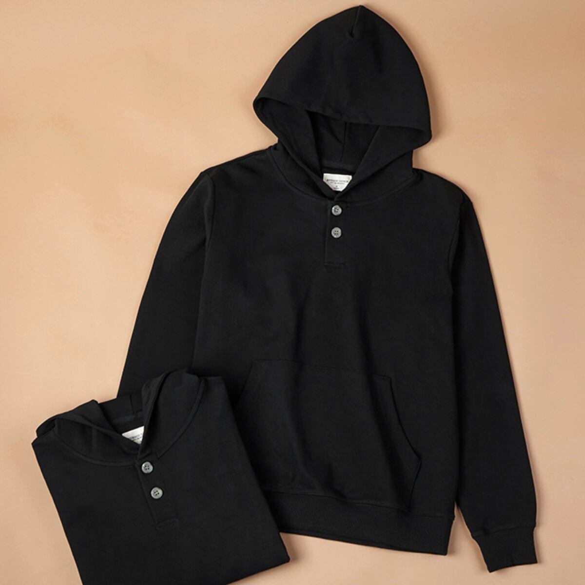 ボタン付きプルオーバーブラックパーカー | Buona Vita