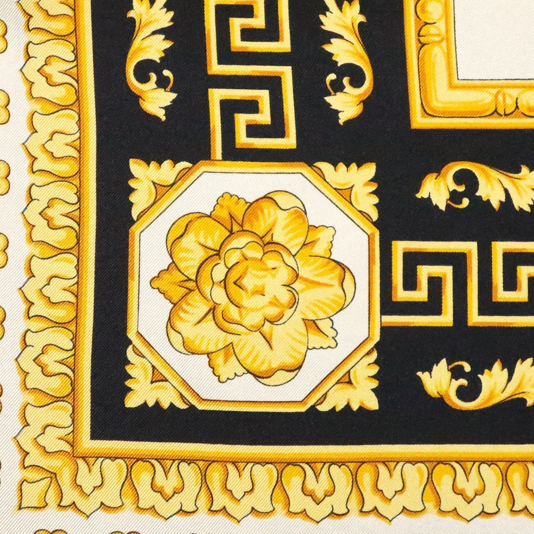 H6952◾️アトリエヴェルサーチェ　スカーフリメーク　シルクジレ アトリエ ヴェルサーチェ ATELIER VERSACE/スカーフ グレカ模様