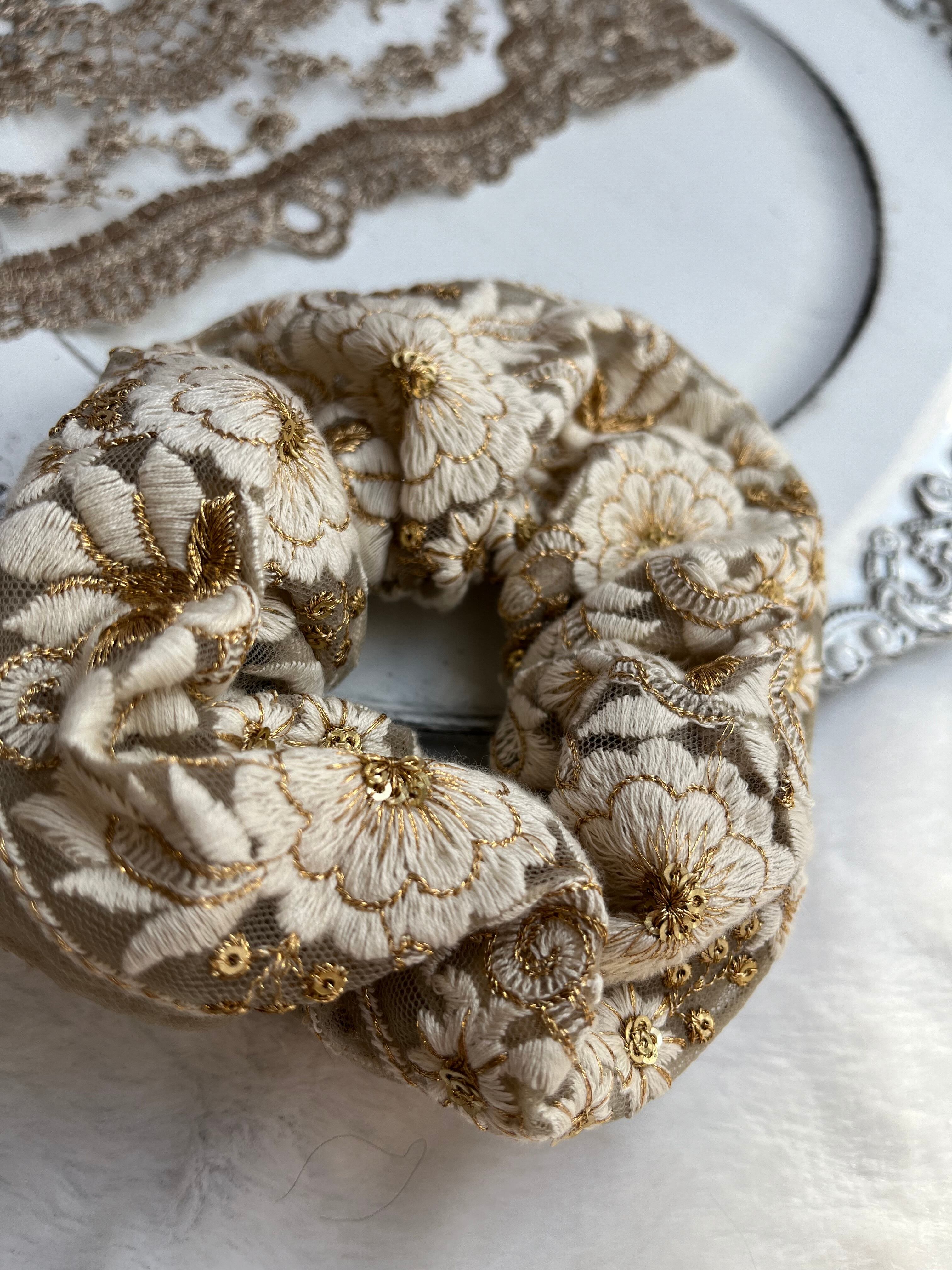 インド刺繍リボンカチューシャ大人可愛いヘアアクセサリーハンドメイド