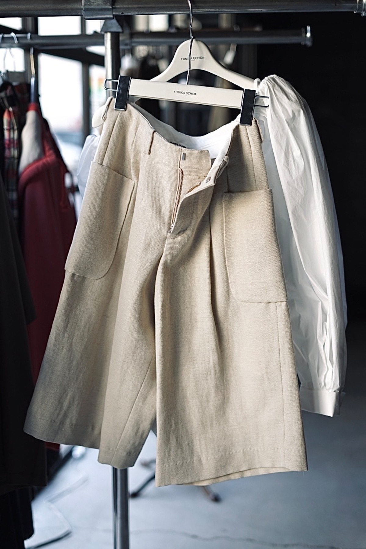 FUMIKA_UCHIDA / HEMP SUITING SHORTS (ECRU TWILL) | JUQUI Online