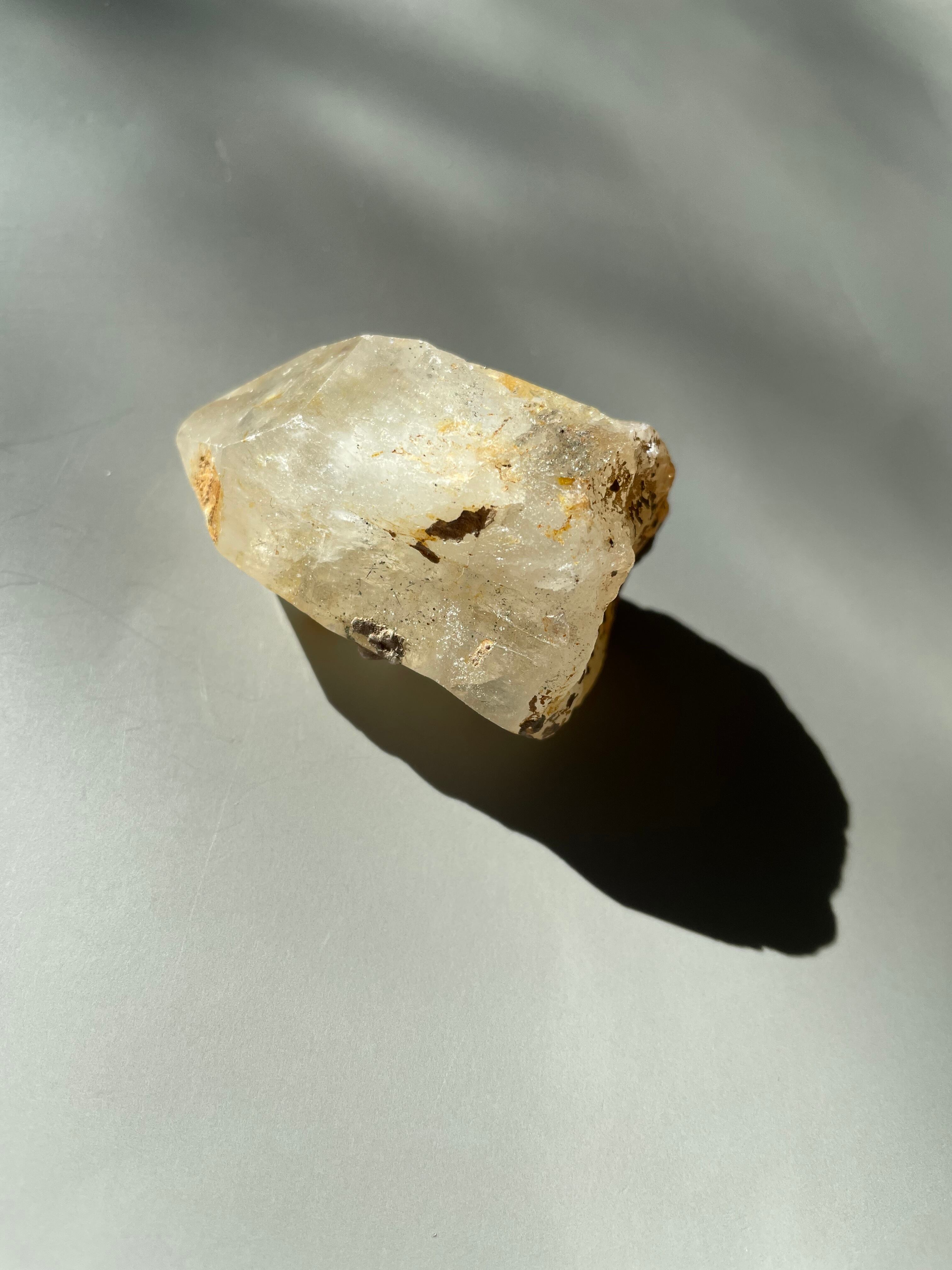 パキスタン　ギルギット　スカルドゥ産　ゴールデンヒーラー　虹　曲がり水晶　マイカ