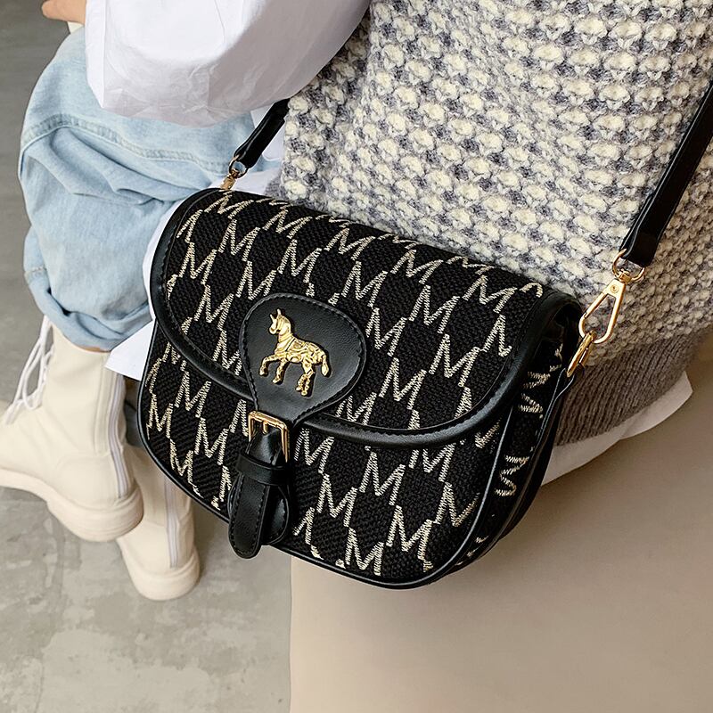 ワイルドインメッセンジャーバッグファッションワンショルダーサドルバッグの新しいスモールバッグメスバッグ2020人気の新しいトレンドバージョン Tiancai_Wing_Bag42725032589