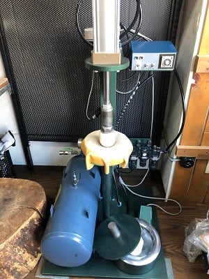 キャッチャーミットたたき機 | YAMATOグラブ工房