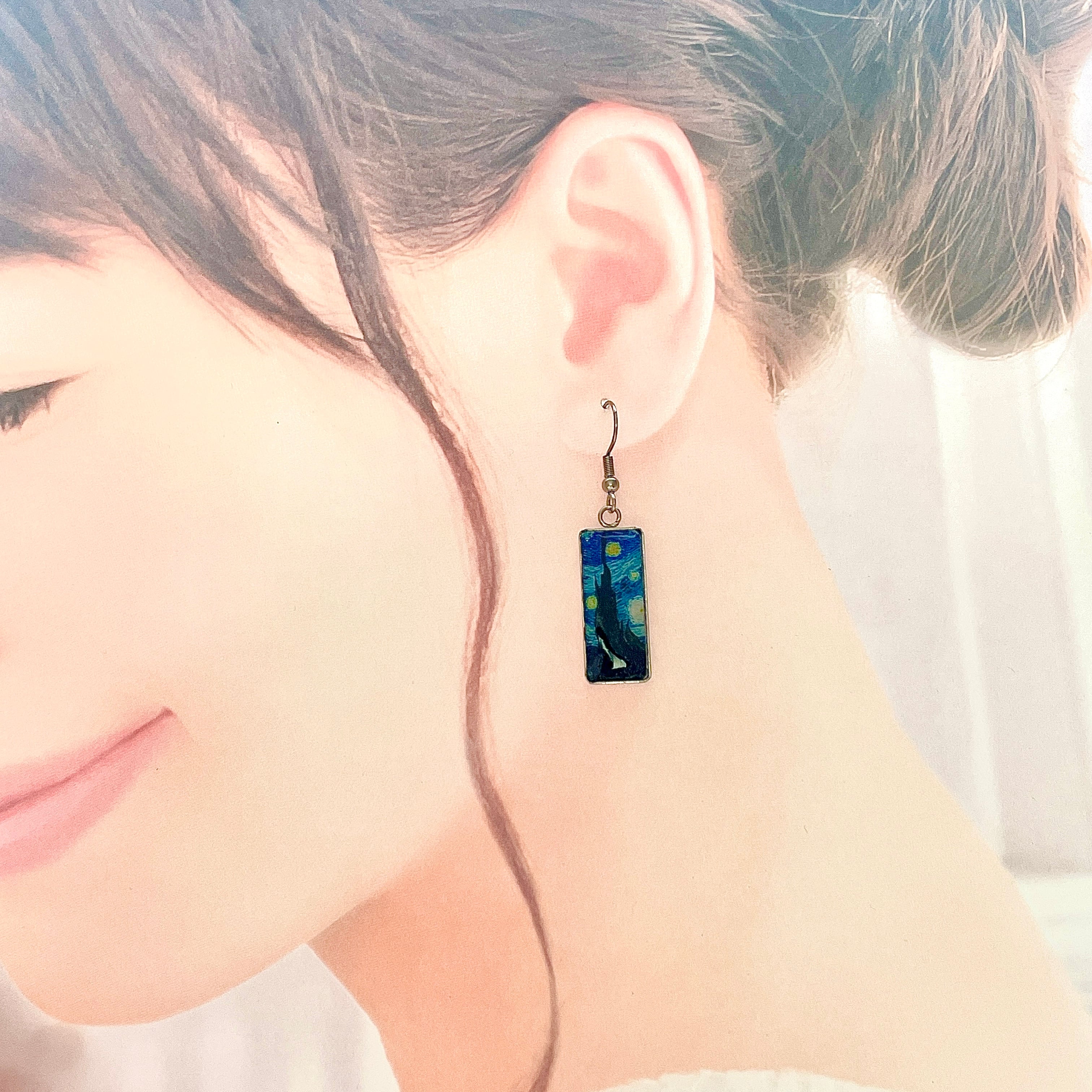 受注生産】ゴッホ《星月夜》揺れるフックピアス/世界の名画