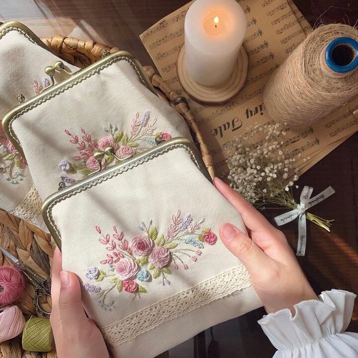 立体バラ刺繍 がま口バッグ 「彩-aya-」｜Ahlam -アハラーム-