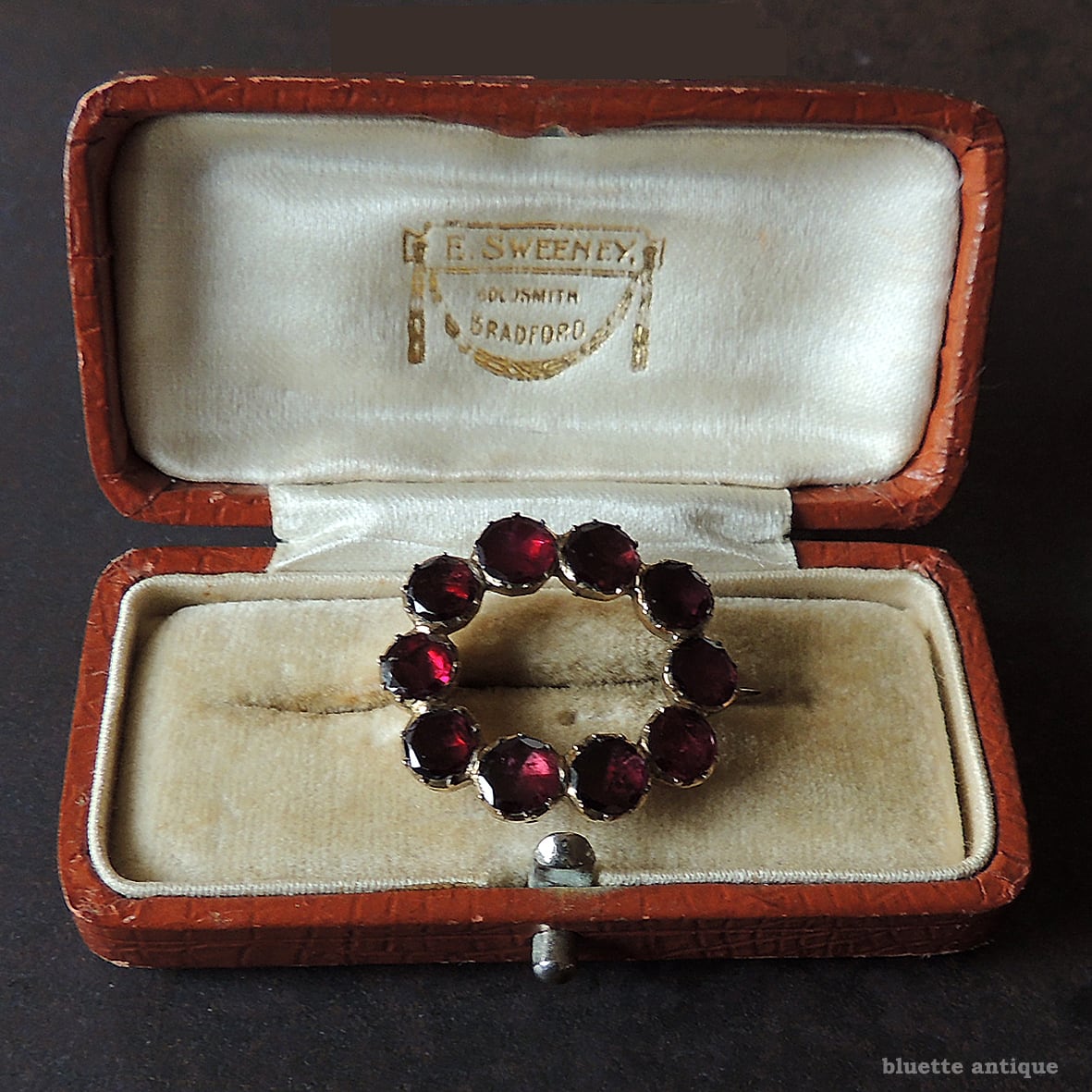 英国アンティークジュエリーケース E. SWEENEY ベージュベルベット