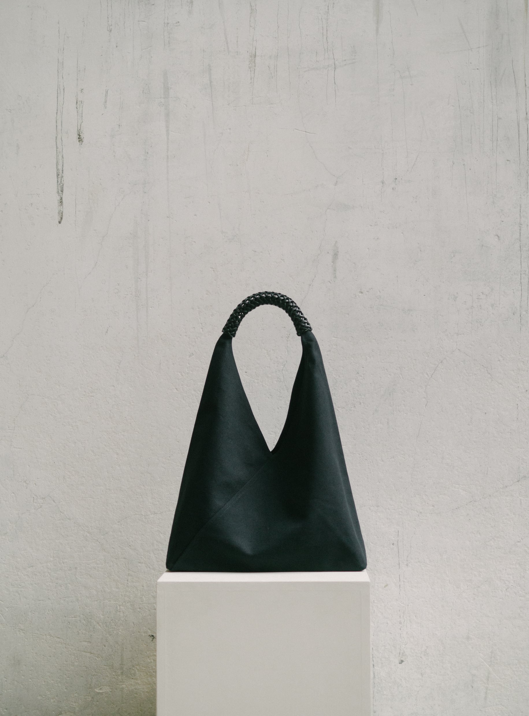 KAMAROAN（カマロアン）ハンドバッグWoven Triangle Bag