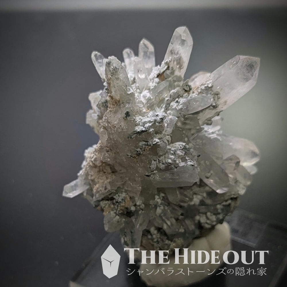 日本国産鉱物標本037 宮崎県臼杵郡日之影町乙ヶ淵（苔土フォイト電気石