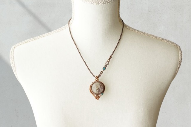 レインボー水晶(アイリスクォーツ)のマクラメネックレス ~航海~