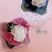 【選べる２色】パステルカラーの花器に映える白い薔薇のアレンジメント【シャーロット CHARLOTTE】