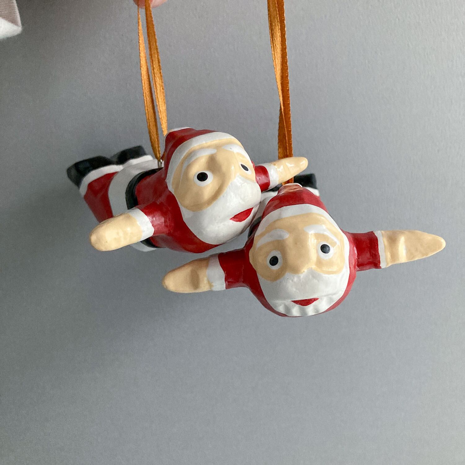 空飛ぶサンタのオーナメント | Dua-アクセサリーパーツショップ