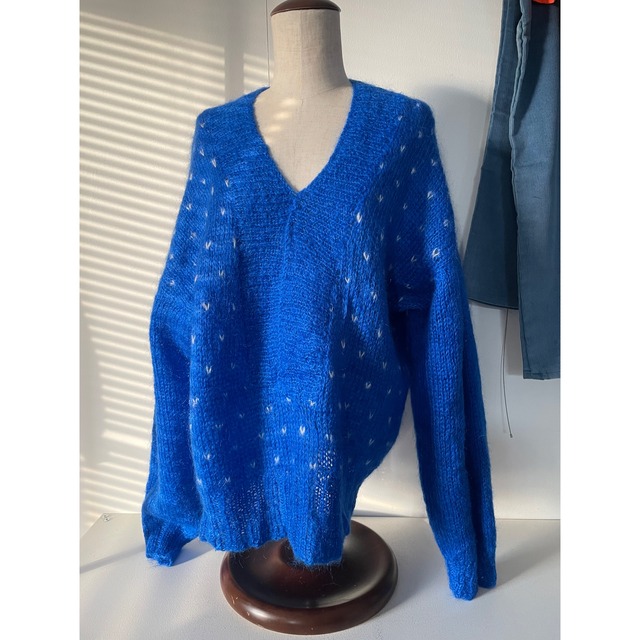 Blue v neck sleeve volume knit