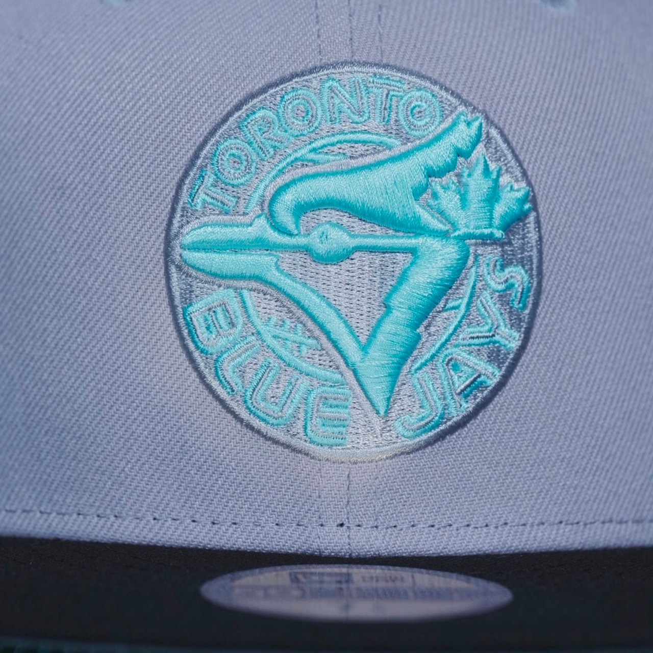 【gifthat別注】NEW ERA 59FIFTY/5950 TORJAYCO トロント・ブルージェイズ GRAY BLACK SEAGLASS