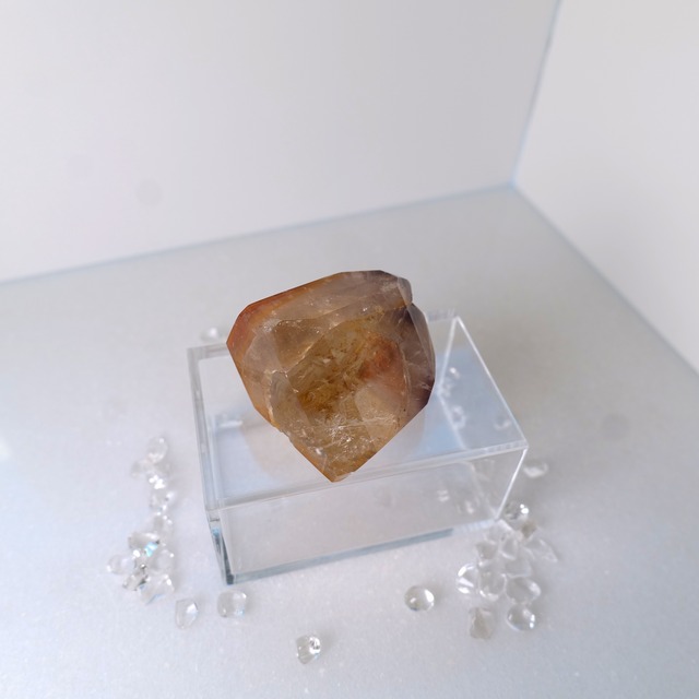 【虹色の輝きと幾重もの鉱物が織りなす、神秘の世界を宿す希少水晶】ELOクォーツ（ドリームコートレムリアンシードクリスタル）2A ポリッシュポイント　120　G20_1