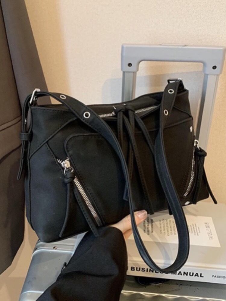 デイリーにトレンドをプラス フリンジ付きショルダーバッグ マルチ