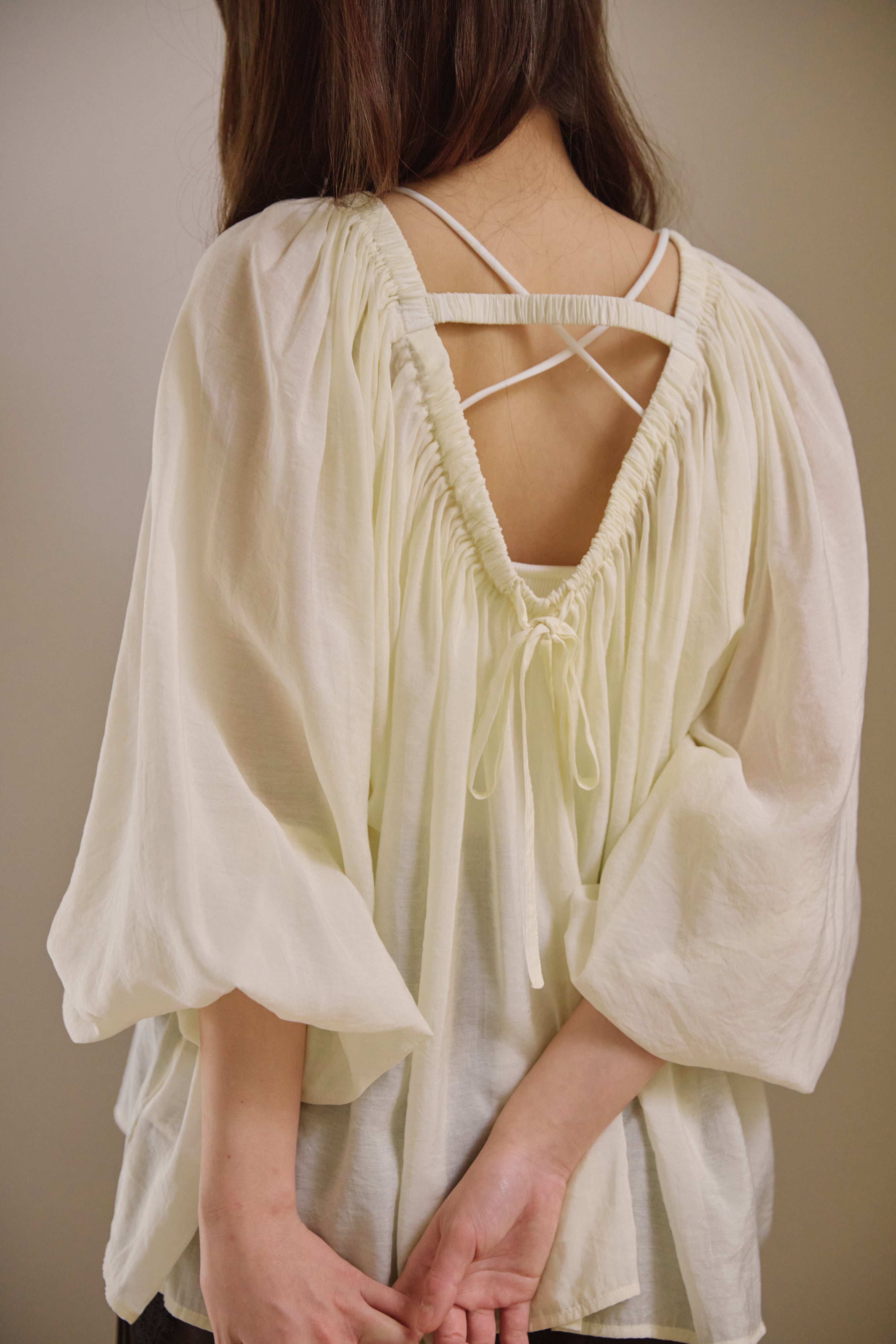 AM650410 back ribbon airy blouse