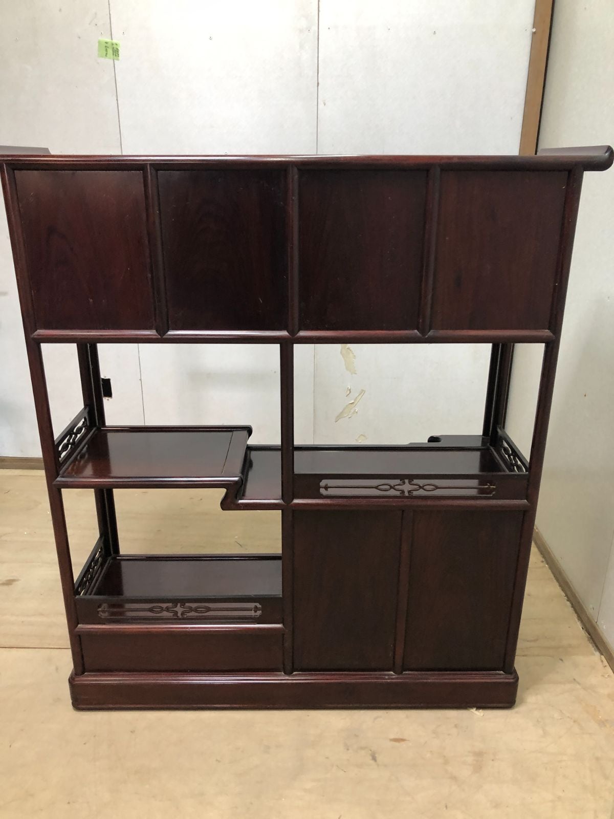 飾り棚 和棚 茶棚 アンティーク 彫刻入り 送料込み 250309-1 | みなと