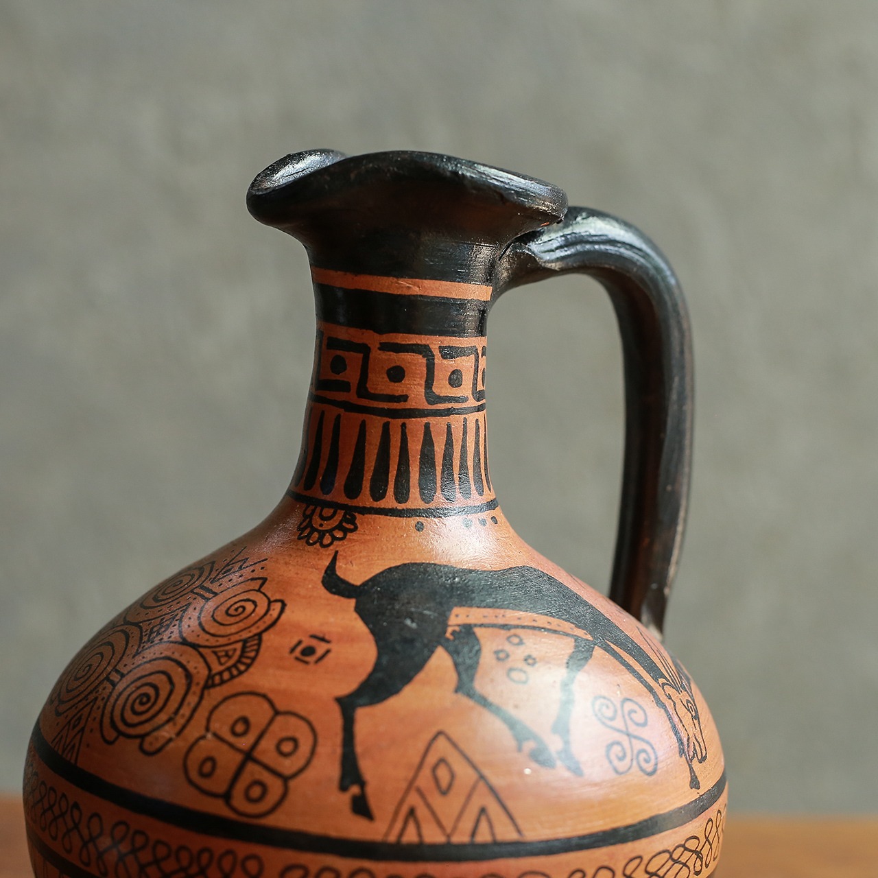 ギリシャからやってきた、個性的なフラワーベース 13