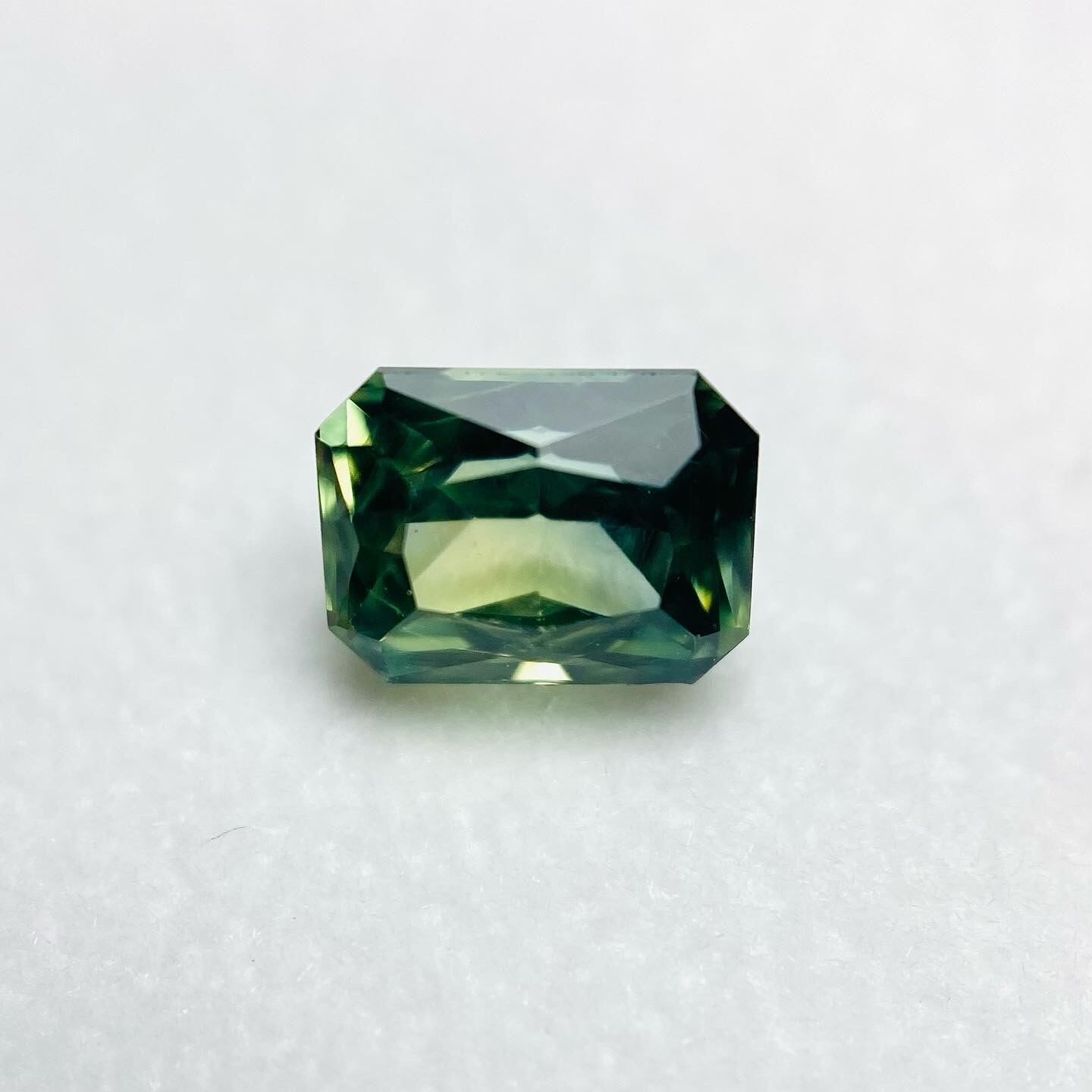 爽やかな癒し系 バイカラーサファイア