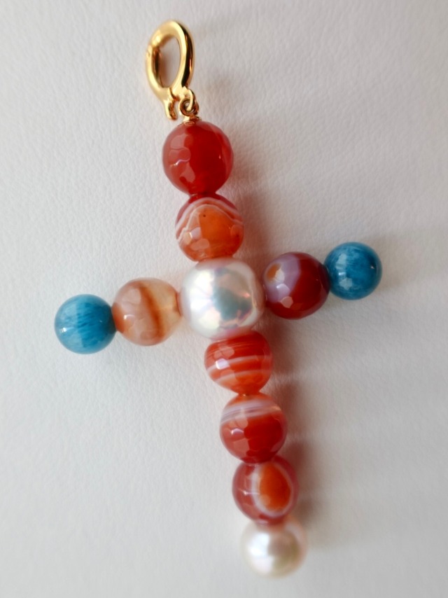 BONBON CROSS charm