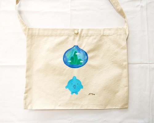 ［いるかと壺］サコッシュ　ボタン付き