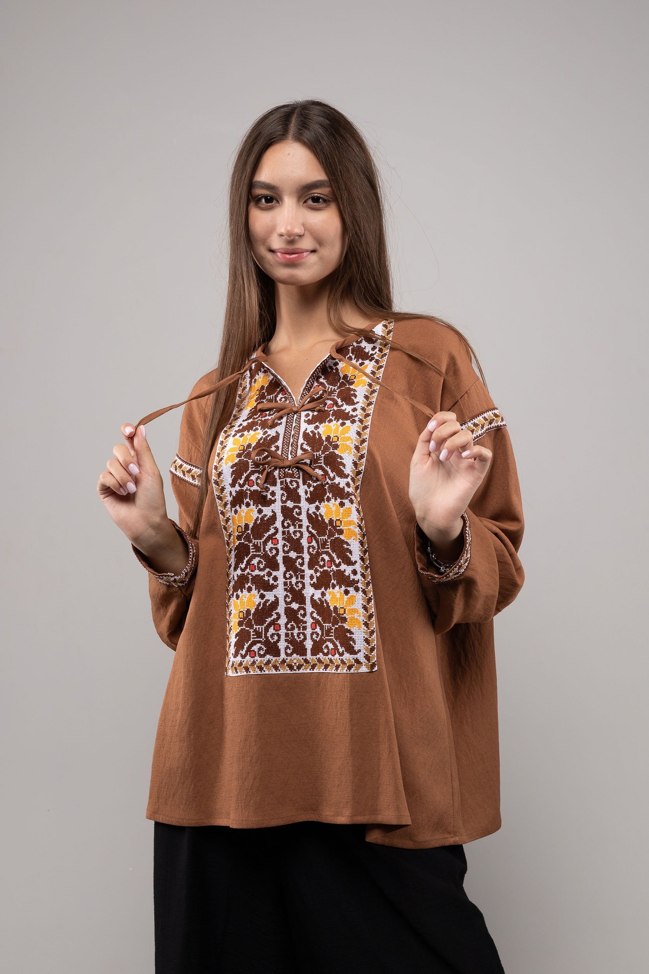 ウクライナ刺繍ヴィシヴァンカ クロスステッチ　手刺繍　ブラウス　麻　レディース・フリーサイズ - 9