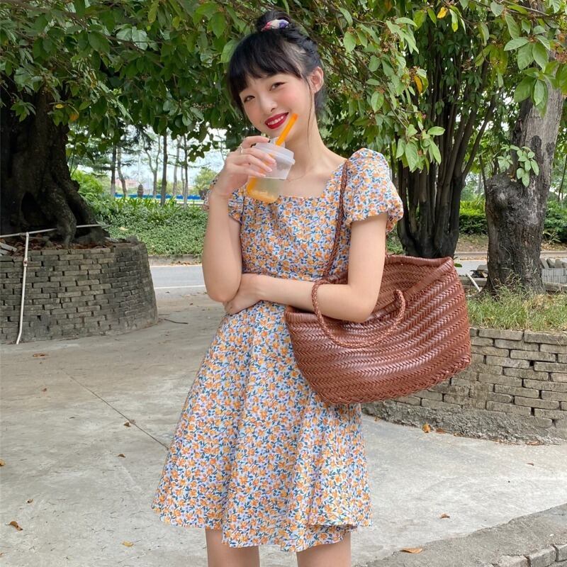 2020年夏の新作レディースバージョンのフレンチスクエアネックパフスリーブウエストスリミングフローラルドレススカート 1号婦人30231423340