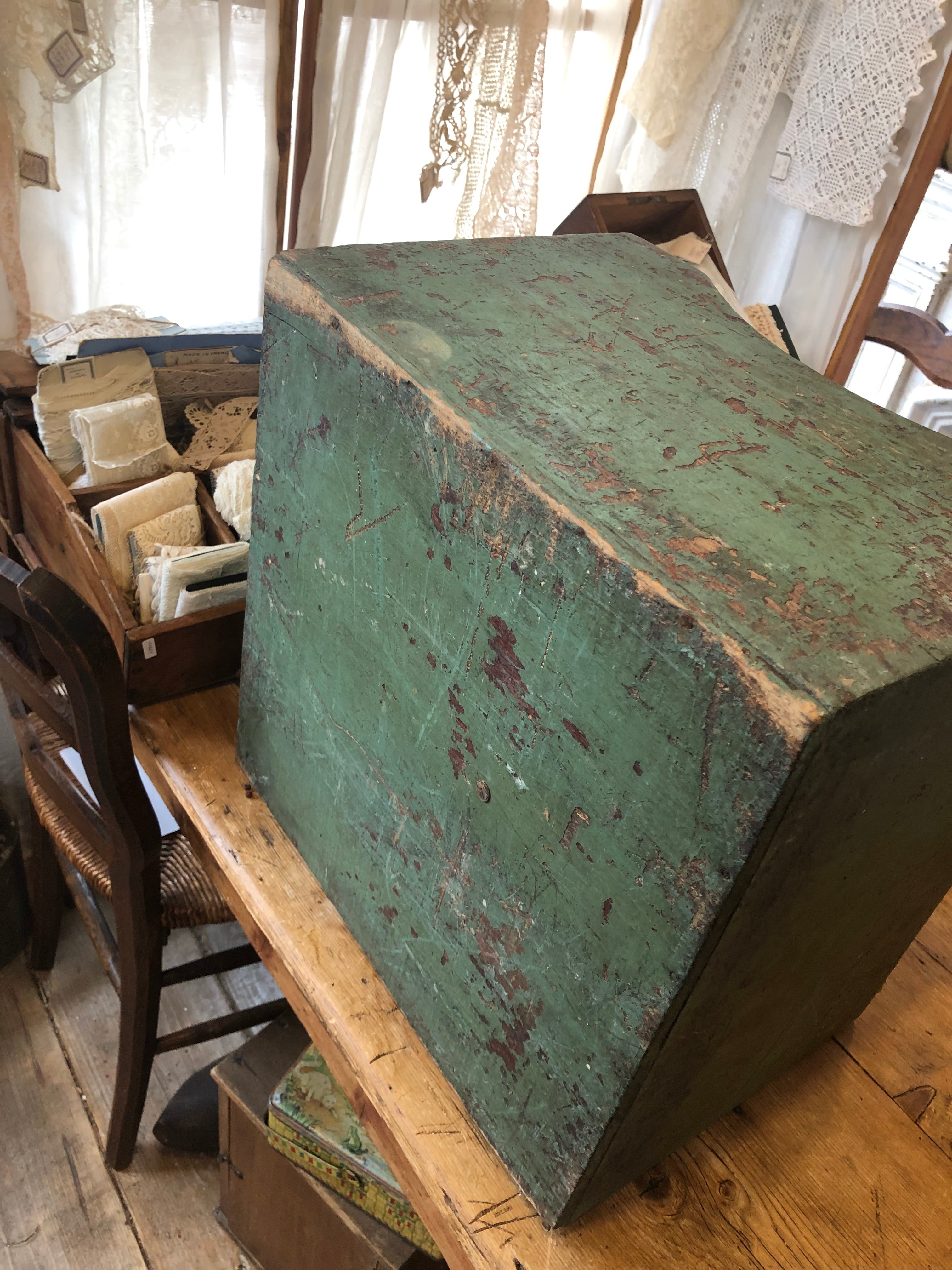 フランスブロカント グリーンの木製仕分け棚 書類棚 | Brocante de La