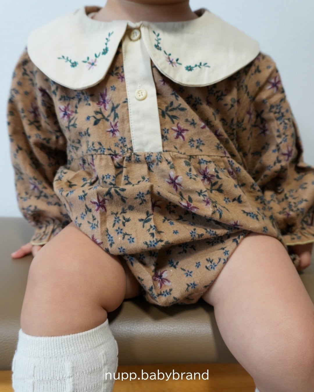 丸えり花刺繍ロンパース